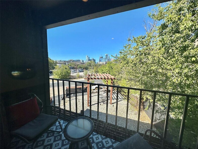 More Photos Of 201 Academy Dr, Austin Apartments For Sale