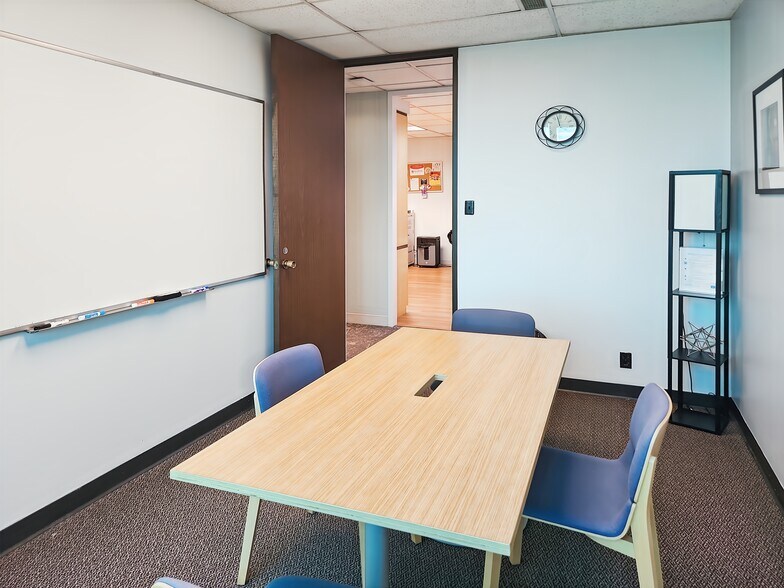 More Photos Of 111 Westport Plaza Dr, Saint Louis Office For Lease