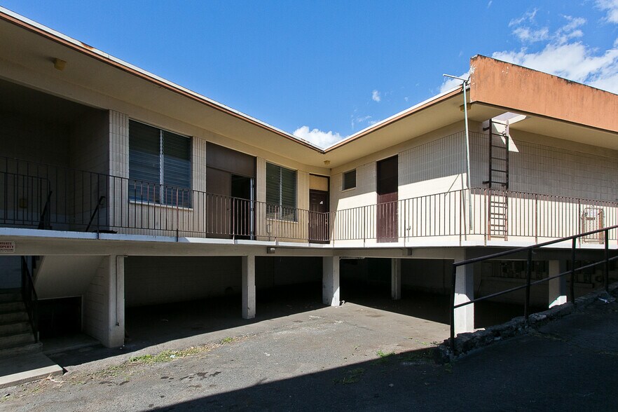 More Photos Of 1021 N King St, Honolulu Storefront For Sale