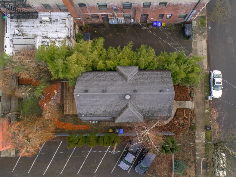 More Photos Of 317 NE Sacramento St, Portland Office For Sale