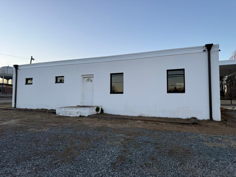 More Photos Of 630 Trindale Rd, Trinity Warehouse For Lease