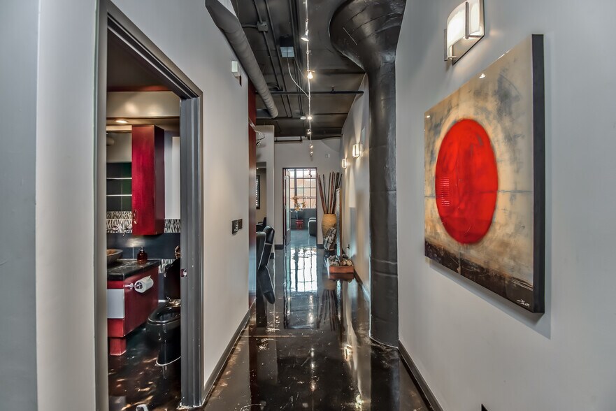 More Photos Of 1314 NW Irving St, Portland Office For Sale