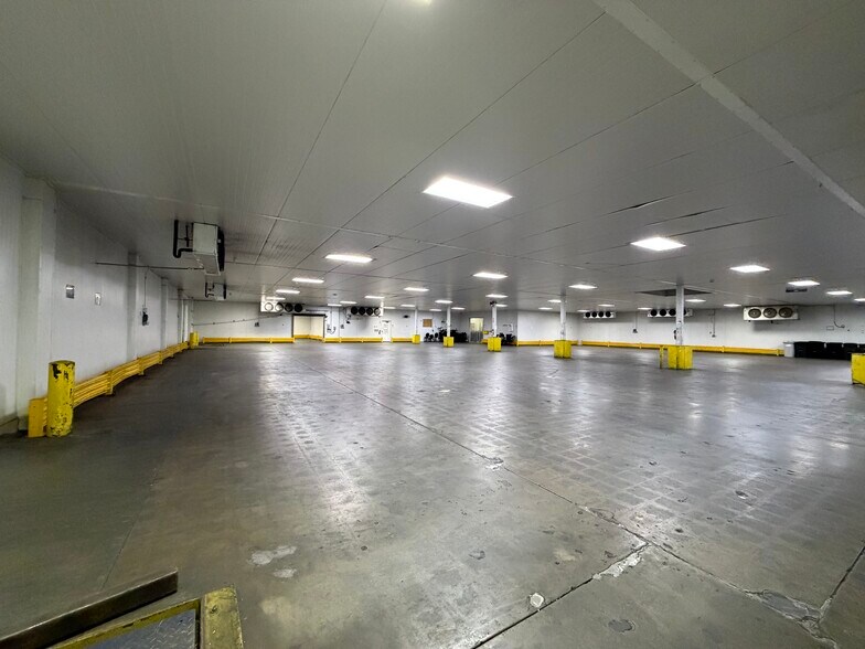 More Photos Of 5340 W 104th St, Los Angeles Refrigeration Cold Storage For Sale