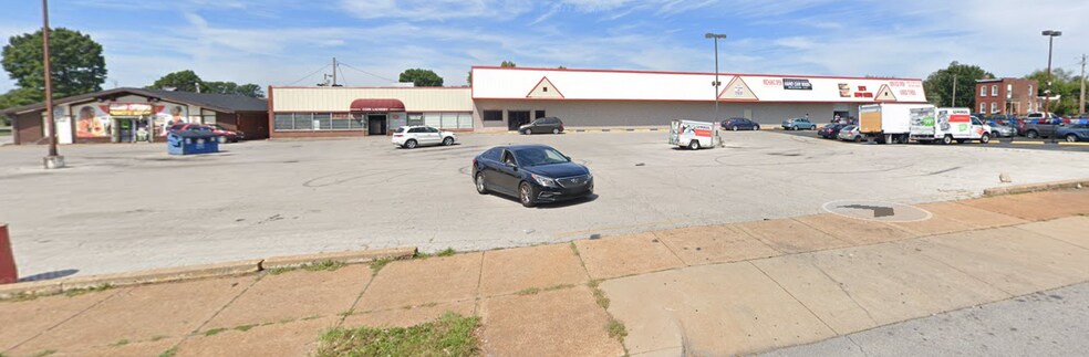 Primary Photo Of 4101-4127 N Grand Blvd, Saint Louis General Retail For Sale