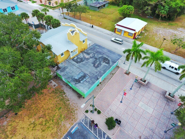 More Photos Of 1238 Avenue D, Fort Pierce General Retail For Sale