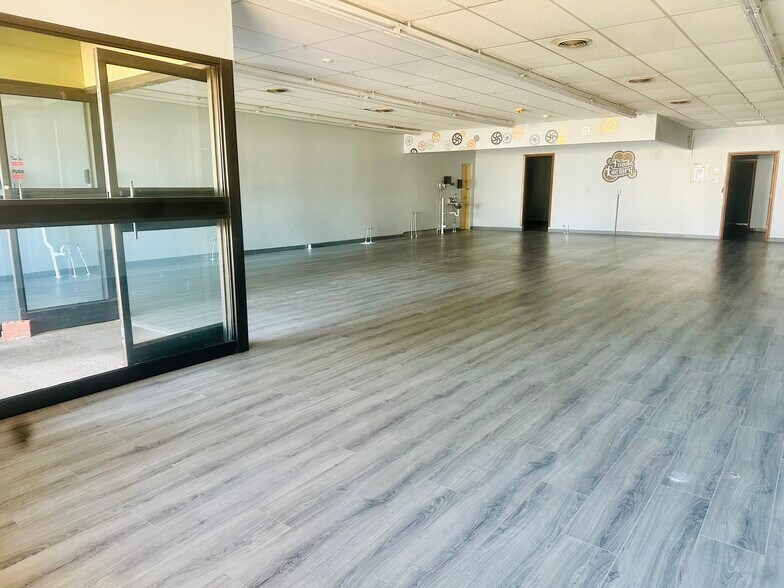 More Photos Of 314 E Main St, Rockwell Medical For Lease