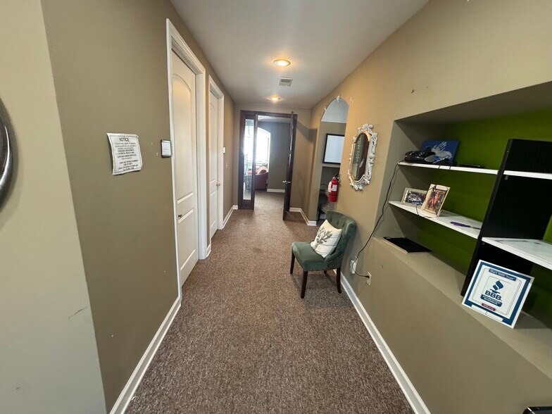 More Photos Of 3265 W Sarazens Cir, Memphis Office For Sale