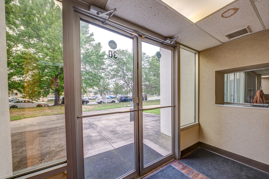 More Photos Of 30 Crossways E, Bohemia Manufacturing For Sale