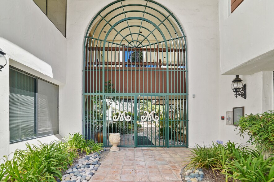 More Photos Of 30423 Canwood St, Agoura Hills Office For Sale