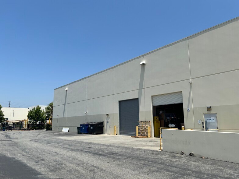 More Photos Of 2705 Media Center Dr, Los Angeles Warehouse For Lease