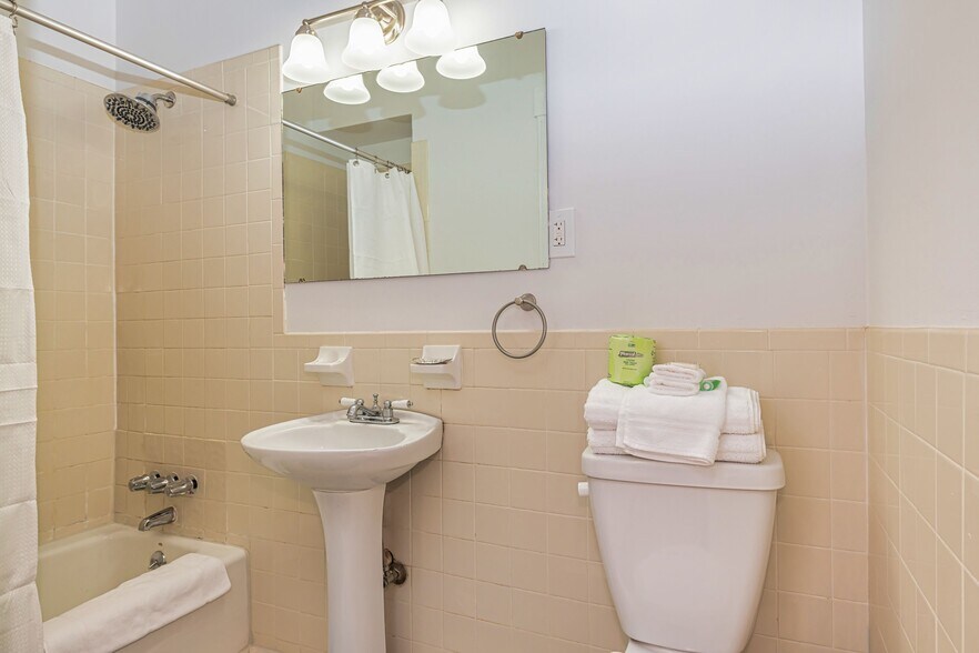 More Photos Of 252 Seavy St, Senoia Hospitality For Sale