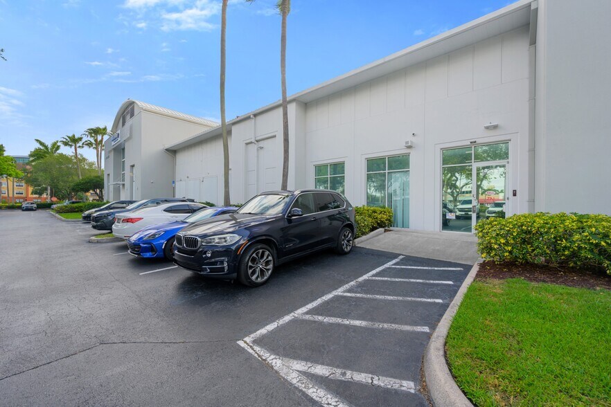 More Photos Of 1701-2089 NW 87th Ave, Miami Warehouse For Lease