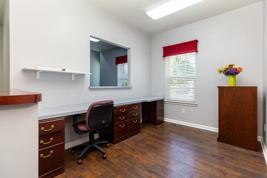 More Photos Of 208 W Highland Rd, Highland Medical For Sale