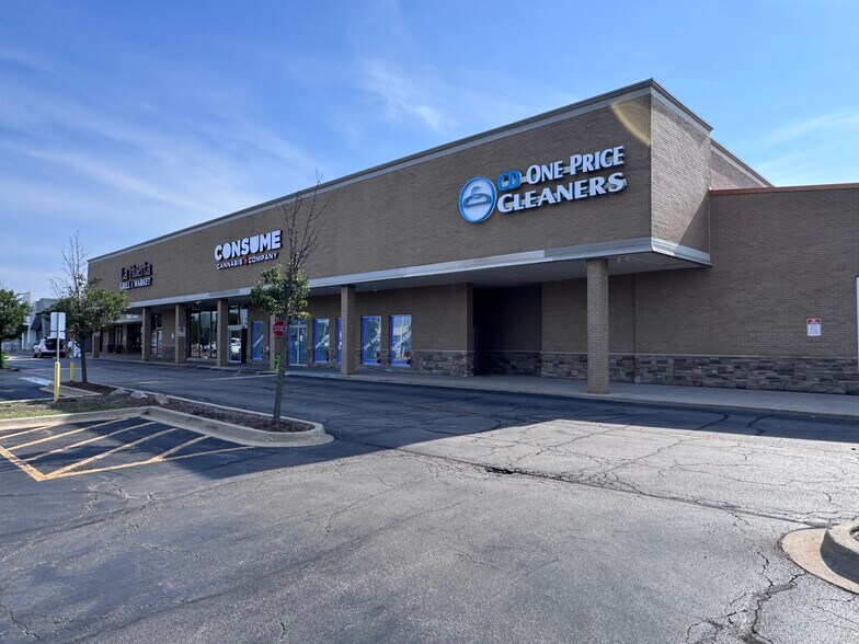 More Photos Of 546-584 S Randall Rd, Saint Charles Unknown For Lease