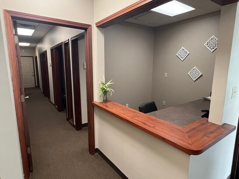 More Photos Of 3621 N Everbrook Ln, Muncie Office For Sale