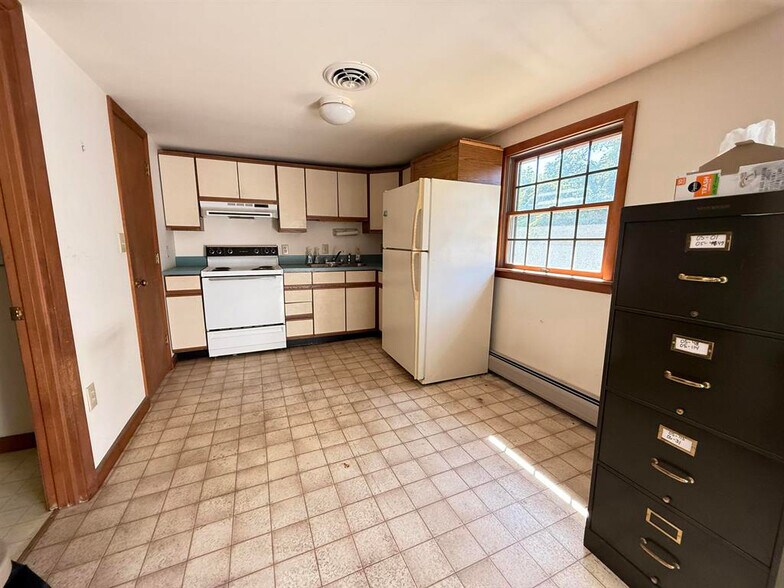 More Photos Of 21 Preston Ln, Bomoseen Flex For Sale