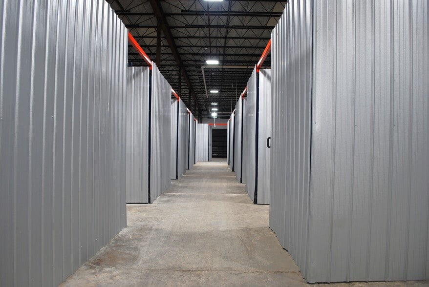 More Photos Of 1100 25th St, West Palm Beach Warehouse For Lease