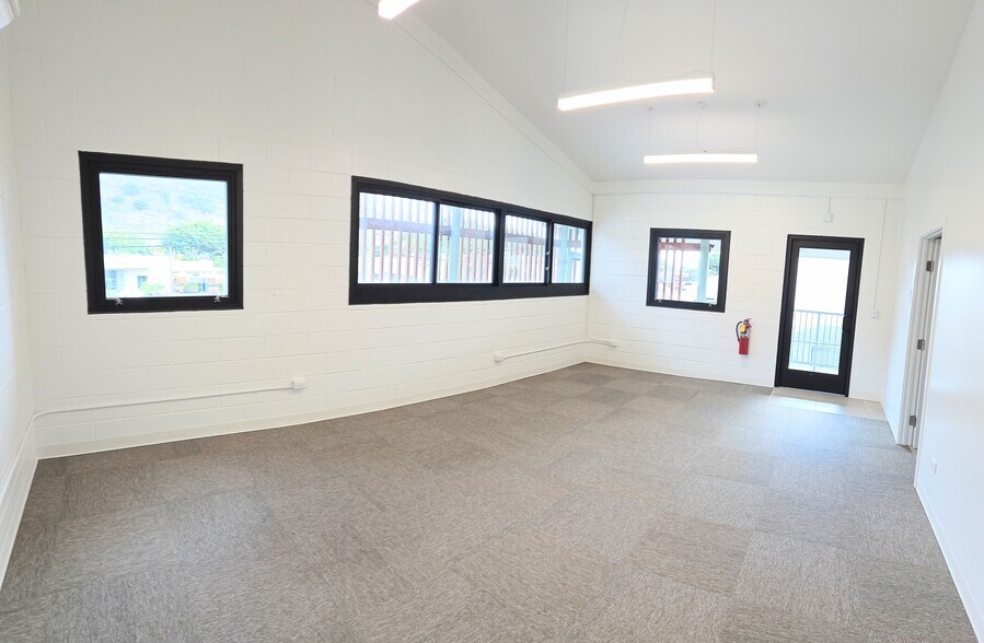 More Photos Of 2958 East Manoa Rd, Honolulu Office For Lease