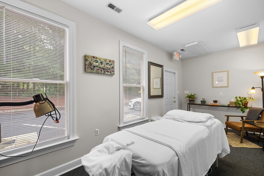 More Photos Of 833 Durham Rd, Wake Forest Medical For Lease
