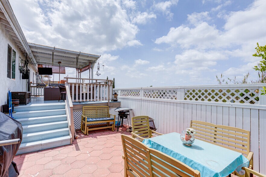 More Photos Of 921 Manzanita St, Los Angeles Apartments For Sale