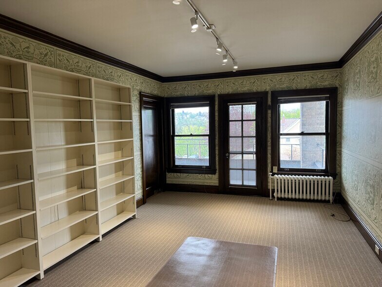 More Photos Of 229 S Maple Ave, Greensburg Office For Lease