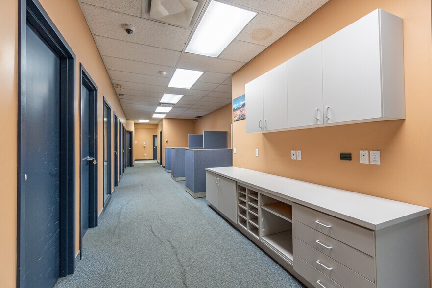 More Photos Of 786 St King E, Sherbrooke Storefront Retail Office For Sale