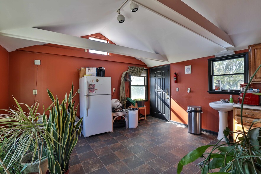 More Photos Of 8523 Cincinnati-Columbus Rd, West Chester Office For Sale