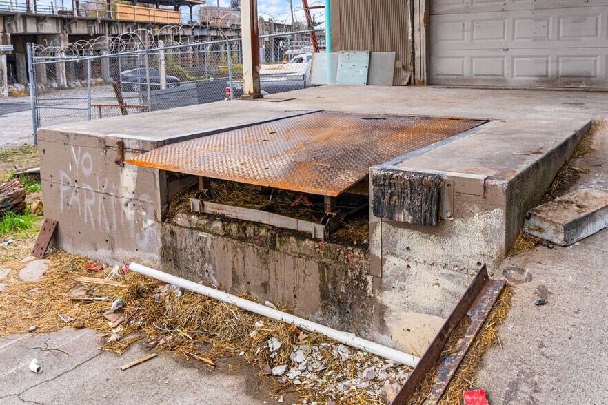 More Photos Of 335 Baxter Ave, Louisville Warehouse For Lease