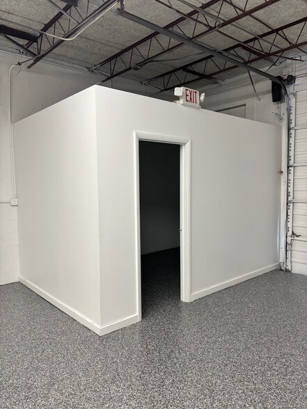 More Photos Of 2621-2629 NE 5th Ave, Pompano Beach Warehouse For Lease