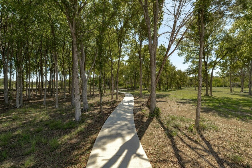 More Photos Of 1030 County Road 279, Liberty Hill Hotel For Sale