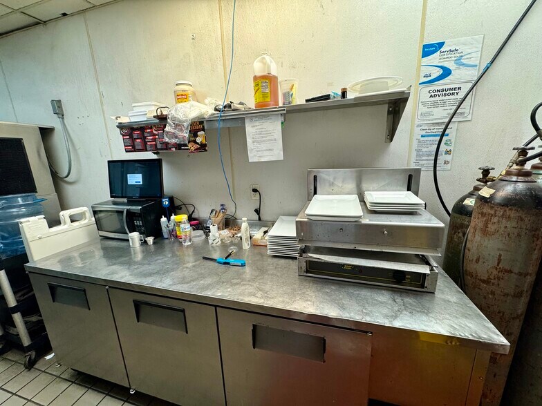 More Photos Of 2000 Harrison St, Hollywood Unknown For Lease