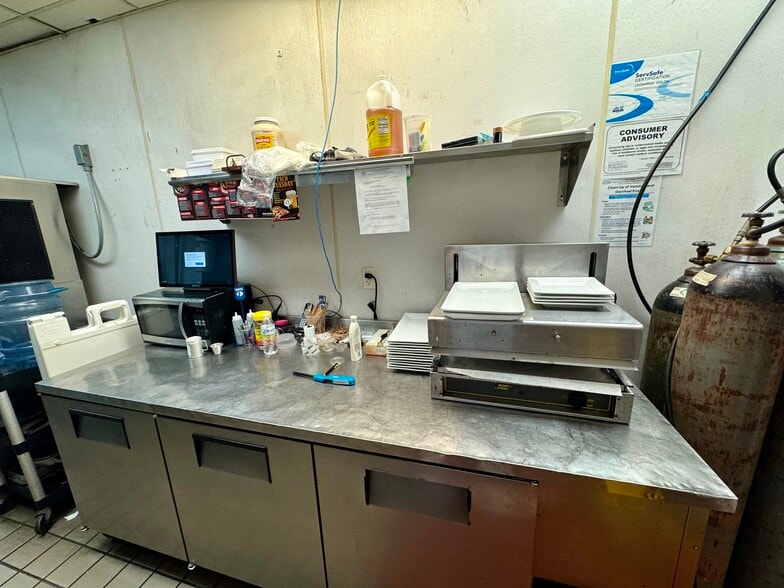 More Photos Of 2000 Harrison St, Hollywood Unknown For Lease