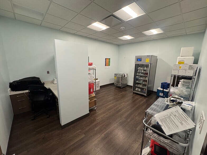 More Photos Of 2570 Justin Rd, Highland Village Unknown For Lease