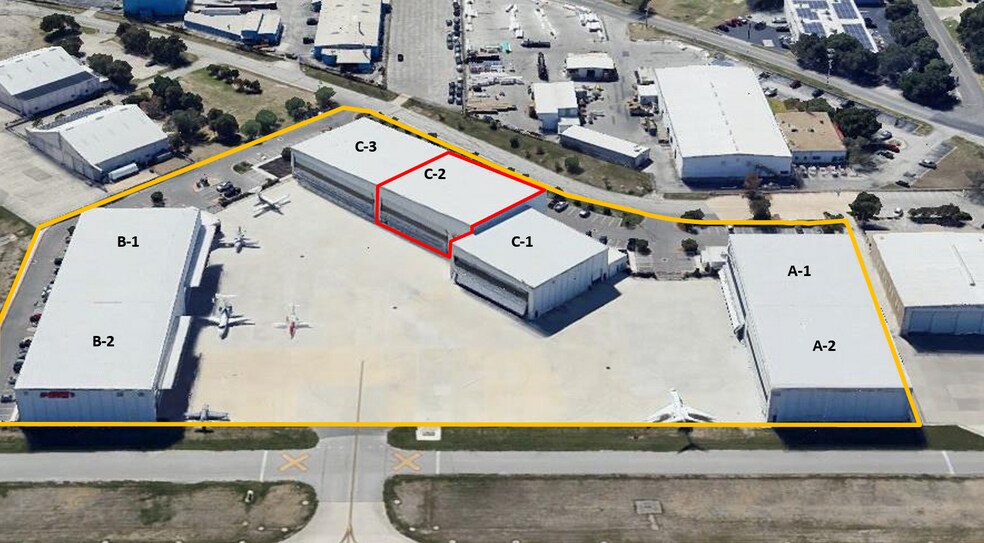 More Photos Of 10440 John Cape Rd, San Antonio Airplane Hangar For Lease