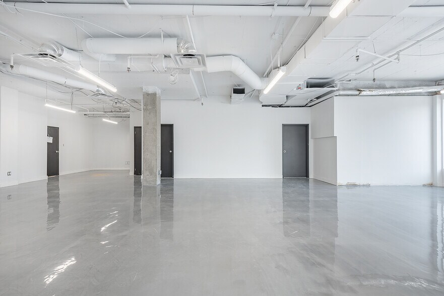 More Photos Of 7001-7035 Boul Saint-Laurent, Montréal Office For Lease