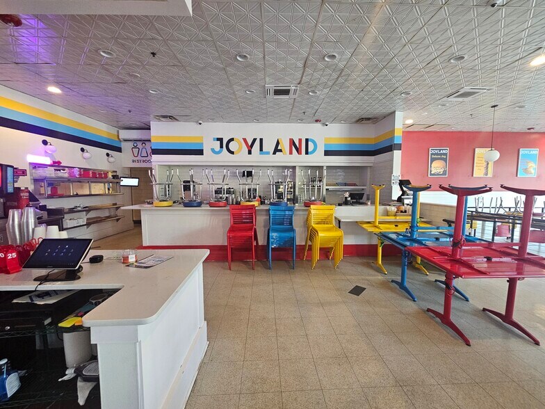 More Photos Of 145 Calhoun St, Charleston Storefront For Lease