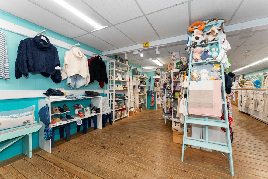 More Photos Of 19 Cottage St, Bar Harbor Storefront For Sale