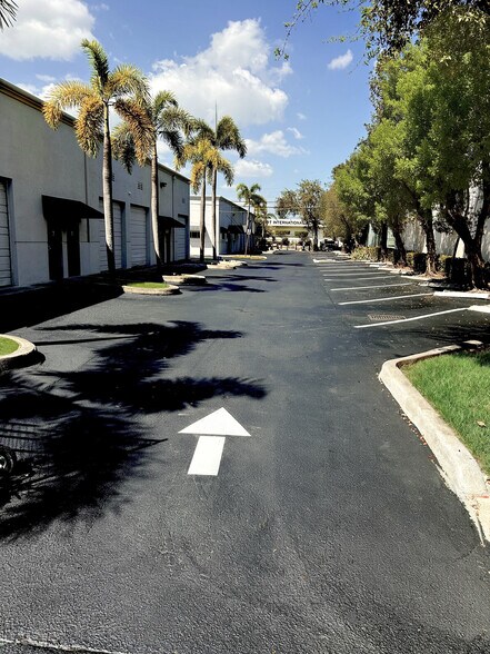 Primary Photo Of 1011 NW 51st St, Fort Lauderdale Light Distribution For Lease