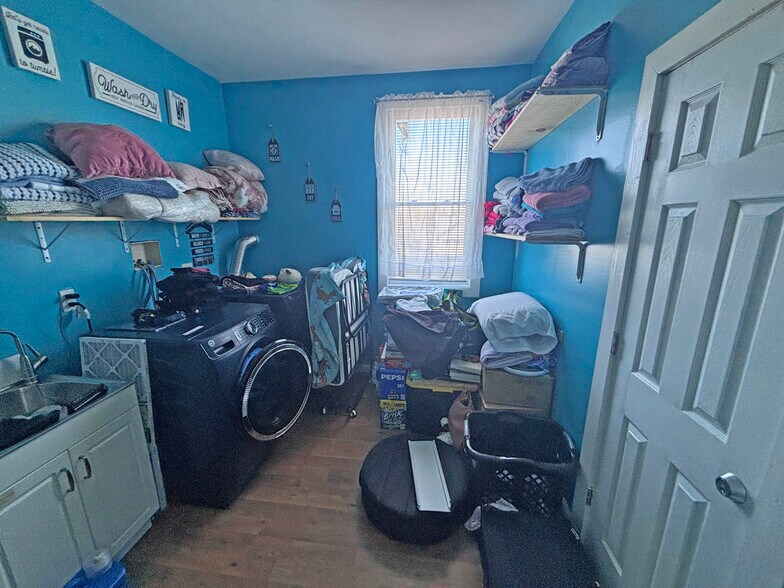 More Photos Of 247 Madison Ave, Bridgeport Apartments For Sale