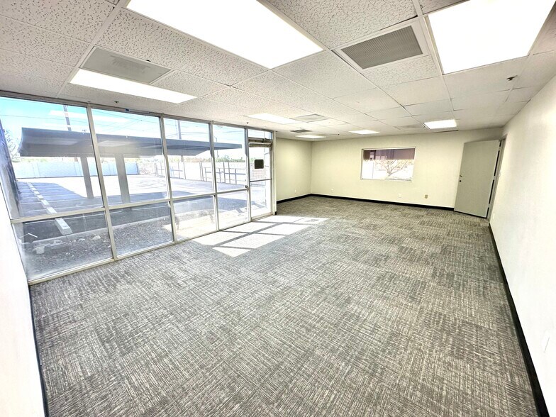 More Photos Of 21401 N 7th Ave, Phoenix Warehouse For Lease