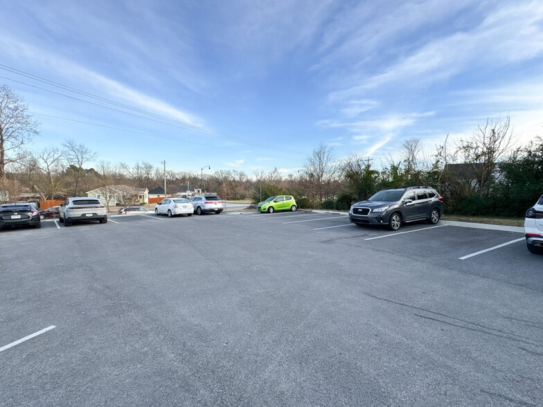 More Photos Of 600 S 1st St, Rogers Warehouse For Lease