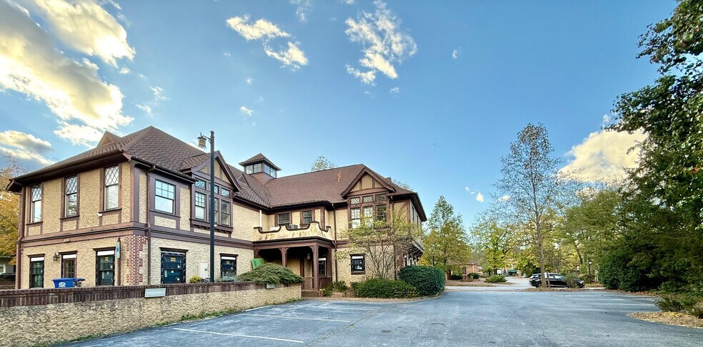 More Photos Of 12 All Souls Cres, Asheville Office For Sale