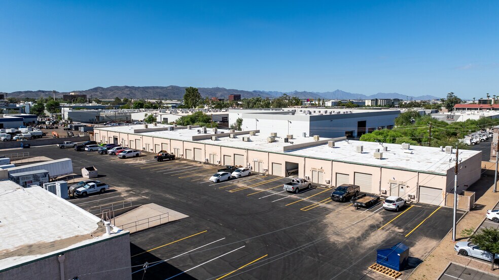 More Photos Of 910 S Hohokam Dr, Tempe Warehouse For Lease