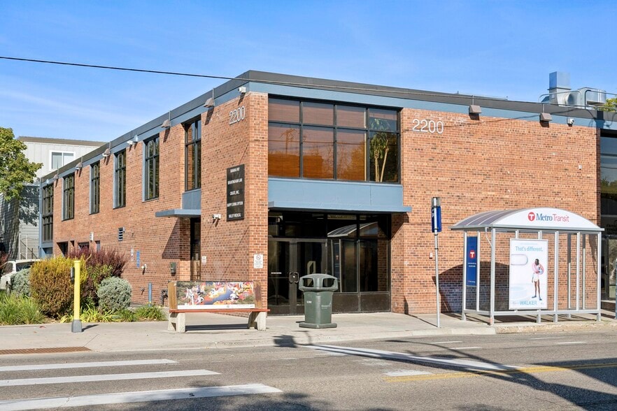 More Photos Of 2200 E Franklin Ave, Minneapolis Office For Lease