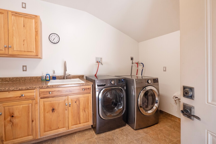 More Photos Of 2083 Grace St, Riverside Multifamily For Sale