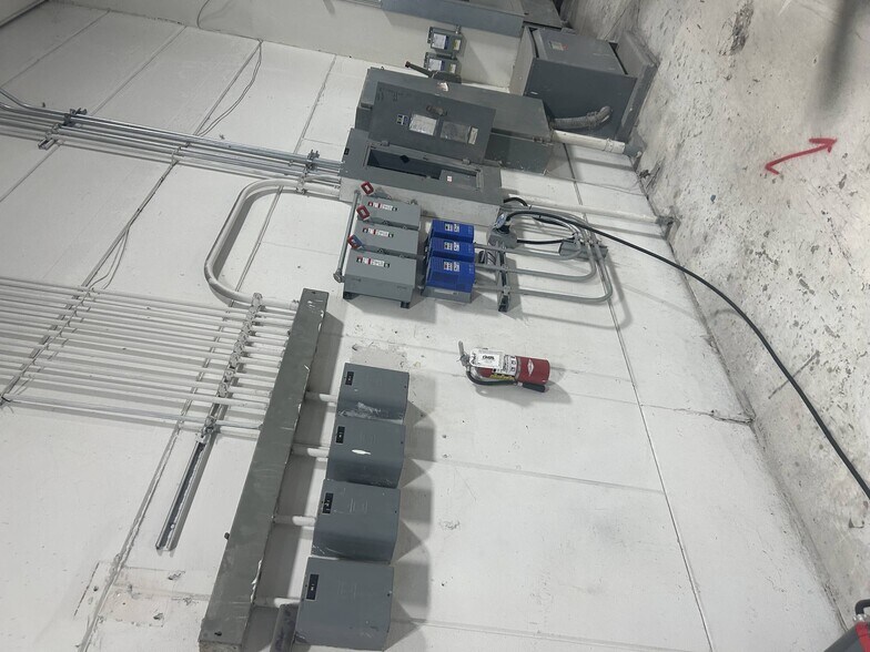 More Photos Of 2441 Viscount Row, Orlando Warehouse For Lease