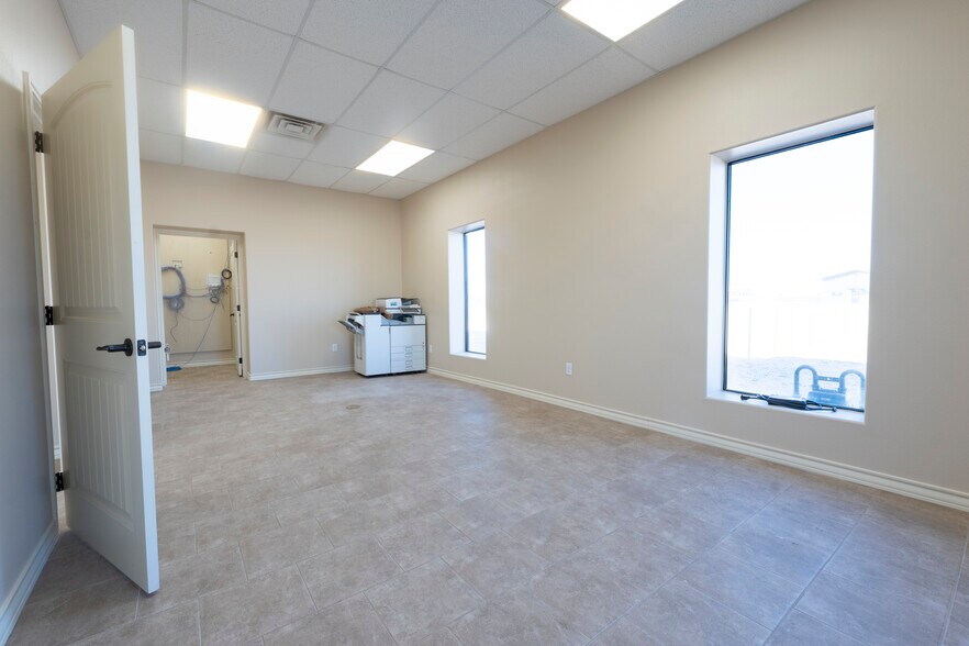 More Photos Of 1806 CR-1101, Midland Warehouse For Lease