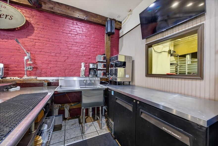 More Photos Of 650-654 S Main St, Wilkes-Barre Bar For Sale