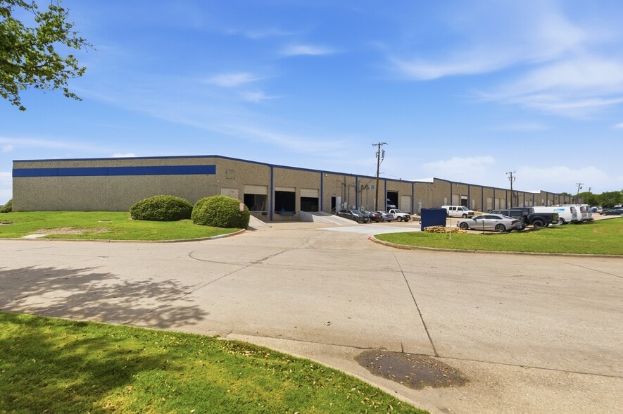 More Photos Of 16500-16530 Westgrove Dr, Addison Distribution For Lease