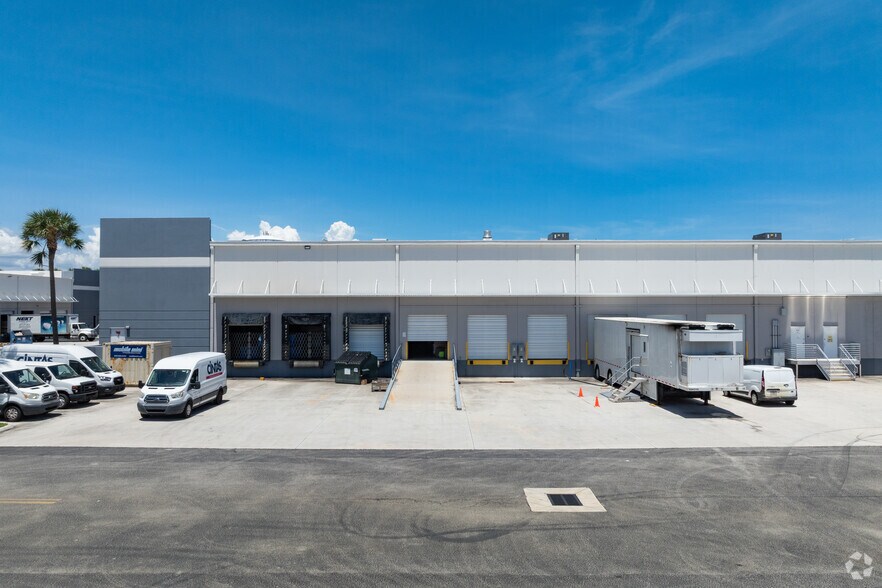 More Photos Of 720 S Powerline Rd, Deerfield Beach Warehouse For Lease